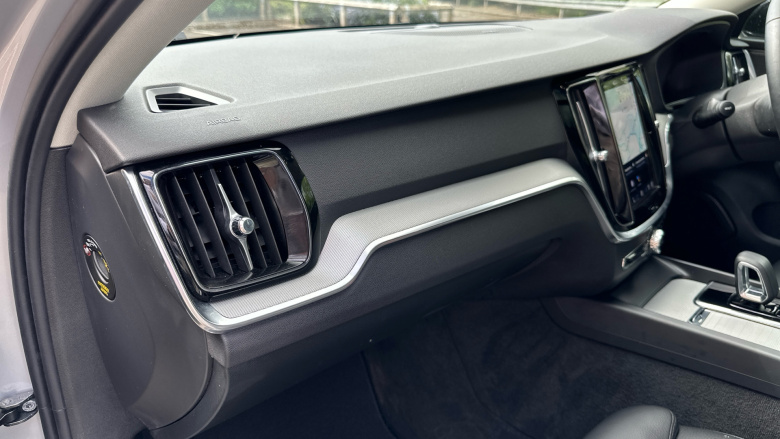 Volvo V60 2.0 B4P Ultra Dark 5dr Auto Petrol Estate